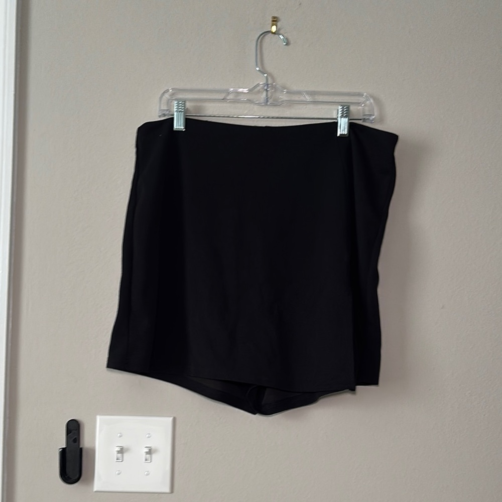 SHEIN Curve Black Zip-Front Skort